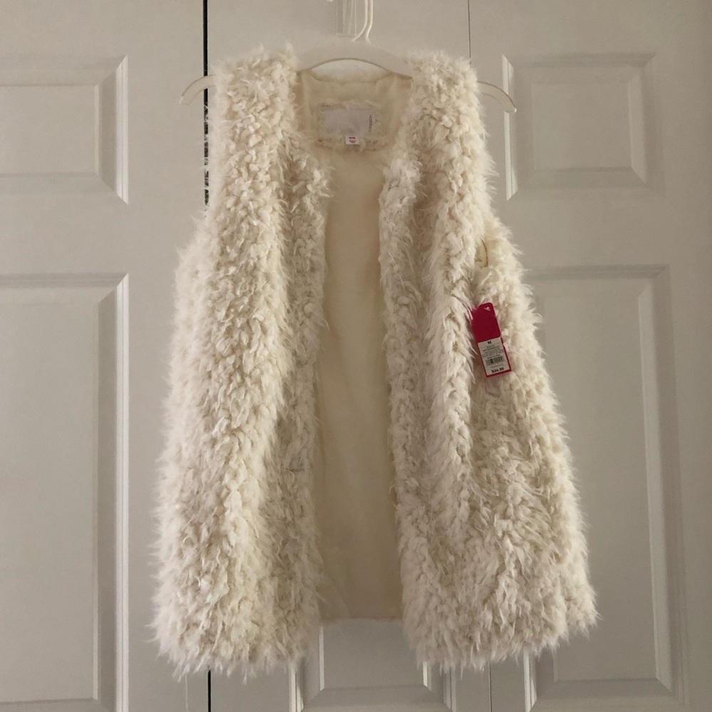 Xhilaration faux fur vest, NWT